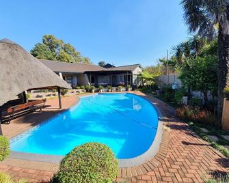 Diamond Rose Guest House - Middelburg - Pool