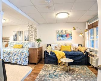 Unit 25 at The Lord Hampshire - Tilton - Living room
