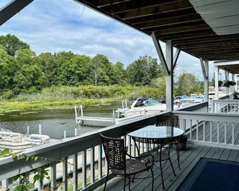 Open Layout Townhome Near All the Fun - Douglas - Balcony