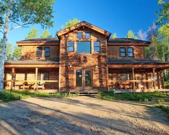 Sisters Cabin - Cozy rustic cabin near Steamboat Lake - Clark - Building