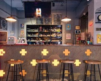 Buzz Lightyear Youth Hostel - Dalian - Bar