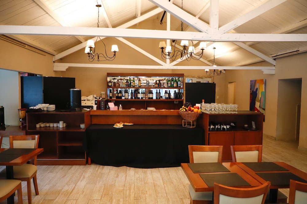 Howard Johnson by Wyndham Escobar Hotel