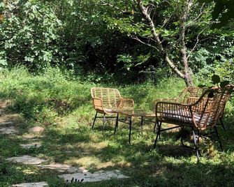 Appartement de Charme Entre Forêt et Rivière - Rennes-les-Bains - Patio