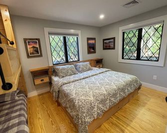 Cozy Mountain Cabin Hideaway in the heart of the White Mountains - Woodstock - Bedroom