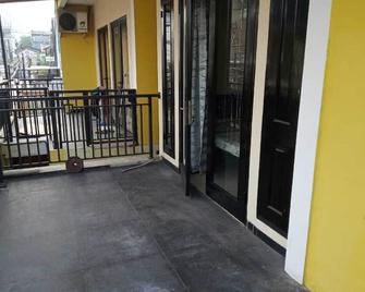 Guest House 647 Tanjung Duren Utara - Yakarta - Balcón