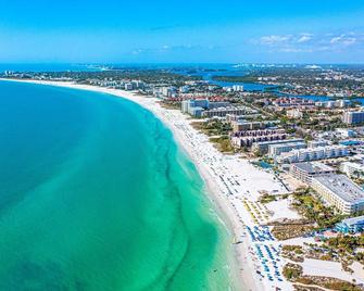 Siesta Sands Beach Resort 4th Floor with Elevator - Siesta Key - Playa