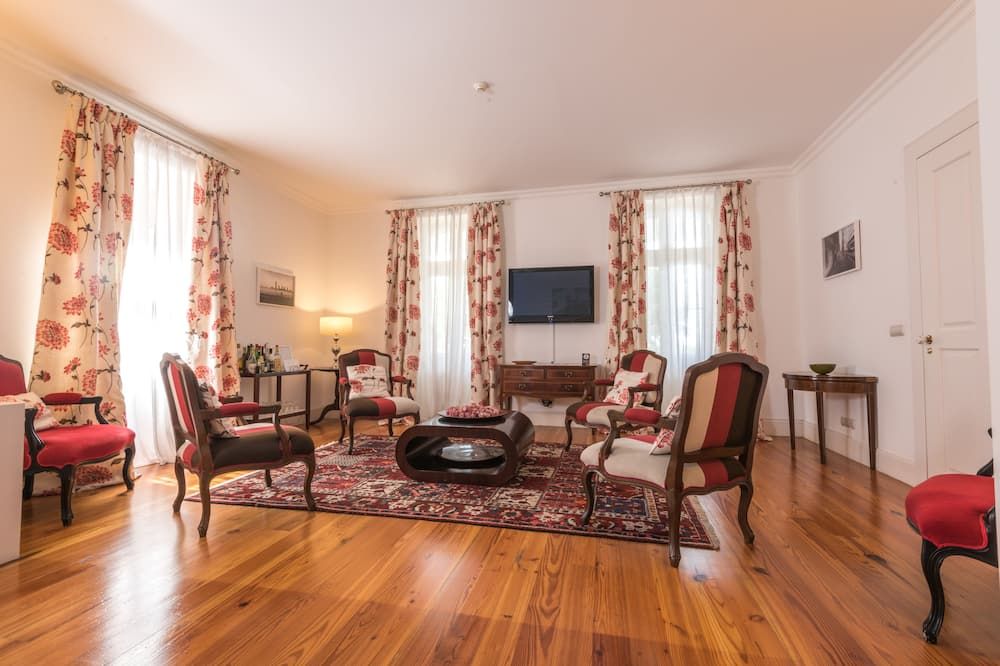 آرتس إن هوتل كوندي كارفالهال