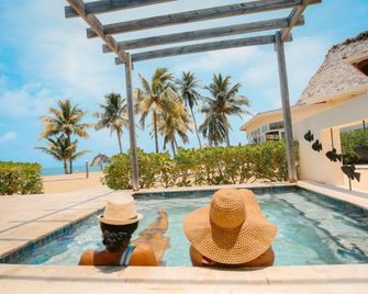 The Lodge at Jaguar Reef - Hopkins - Piscina