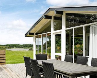 Spacious Holiday Home In Højslev Near Sea - Højslev - Binnenhof