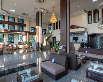 Hotel Central Plaza - Raniyapur - Lobby