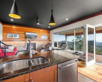 The Feather - Victoria - Kitchen