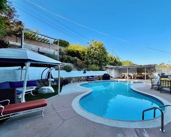 Charming/Private/Centrally Located, 3B/2.5B Home - Monterey Park - Pool