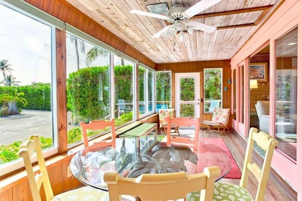 Baybarlyn 4 Bedroom Home by RedAwning - קאפטיבה - מסעדה