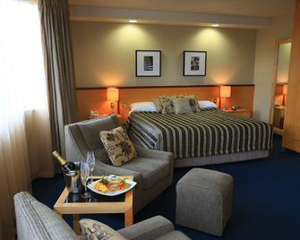 Distinction Luxmore Hotel - Te Anau - Bedroom