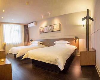Jinjiang Inn Select Changji Administrative Center Branch - Changji - Bedroom