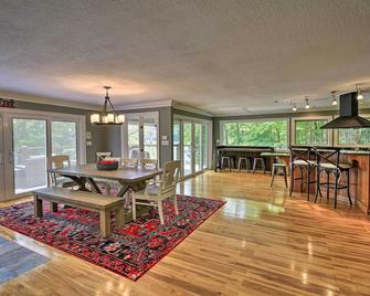 Inviting Family Abode with Dock on Norris Lake! - Caryville - Dining room