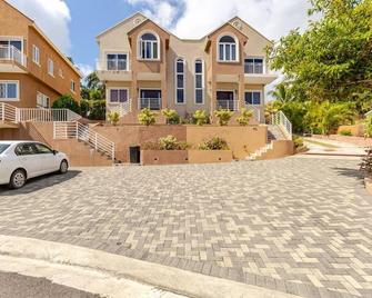 Luxury 2 bedroom Jamaican townhouse Ocho rios - Ocho Rios - Building