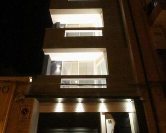 B&B Elles con parcheggio interno - Barletta - Building
