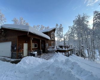 The Rusty Salmon Lake House with Deck, Dock, Canoe and Kayaks - Talkeetna - Edificio