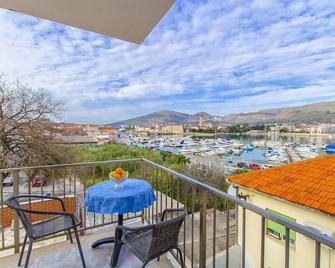 Apartments And Rooms Iva - Trogir - Balkong