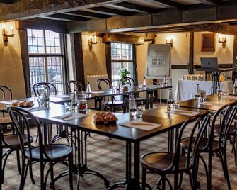 The Thatch Inn - Gloucester - Restaurant