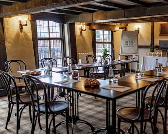 The Thatch Inn - Gloucester - Restaurant
