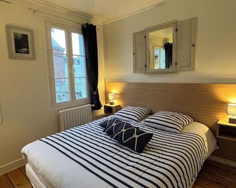 Lovely fisherman's house in the heart of the city - Étretat - Phòng ngủ