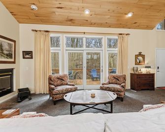 Bailey - Norton Shores - Sala de estar