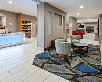 Holiday Inn Express & Suites Tulare By IHG - Tulare - Bâtiment