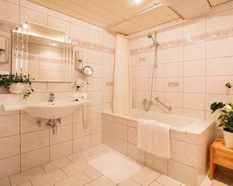Bergidyll & Hotel Trofana - Leutasch - Bagno