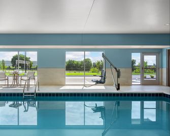 Holiday Inn Express & Suites Overland Park South by IHG - Overland Park - Pool
