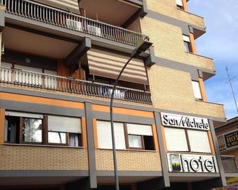 Hotel San Michele - Aprilia - Gebouw