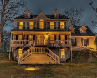 Modern 6BR Farmhouse Retreat w/Hot Tub & Fire Pit - Mineral Bluff - Gebouw