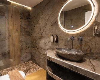 Royal Hotel and Suites - Polychrono - Bad