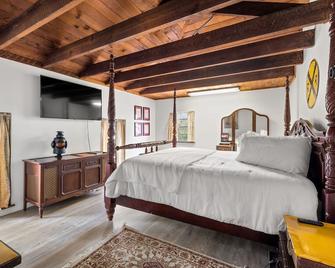 Dade City's Historic 1892 Locke Inn Estate - Dade City - Bedroom