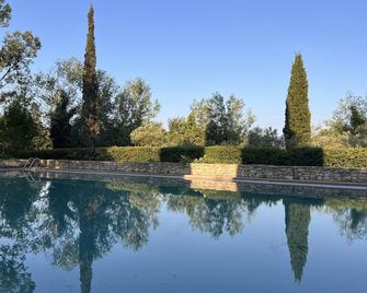 Mas de Monge - Tarascon - Zwembad