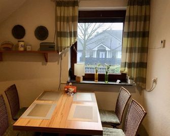 Apartment Fastje - apartment / apartment, shower, toilet - Wiefelstede - Comedor