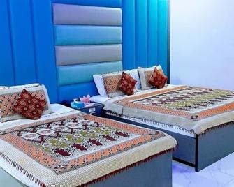 Galaxy Inn Guest House - Karachi - Bedroom
