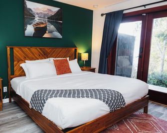 Tofino Oceanfront Hotel Suite - Tofino - Bedroom