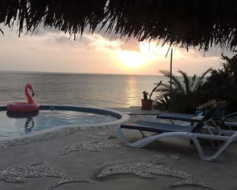 Nature Lovers Paradise. Apartment in luxurious, eco friendly, seafront villa. - Lagún - Piscina
