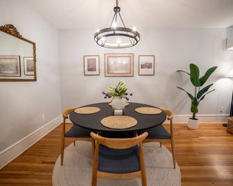 Apt in the heart of Main Street - Stroudsburg - Їдальня