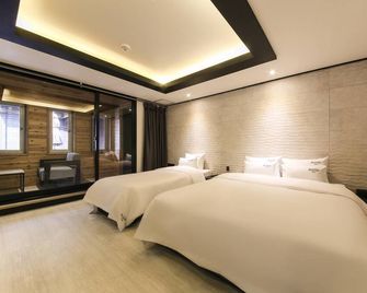 Gupo Almond Hotel - Busan - Slaapkamer