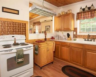Quaint cottage in the Smoky Mountain area convenient to all the attractions - Kodak - Kitchen