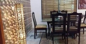 Mulberry Guest House F-10 - Islamabad - Dining room