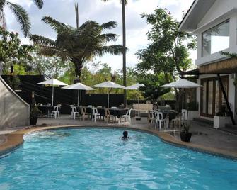 Date & Dine Resort - Antipolo - Piscina