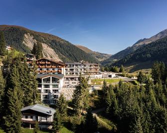 Ursprung Panorama Hotel Königsleiten - Wald Im Pinzgau - Gebouw