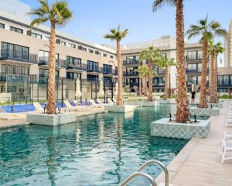 Modern Living in Oakley Square Fully Furnished 1BR - Dubaï - Piscine