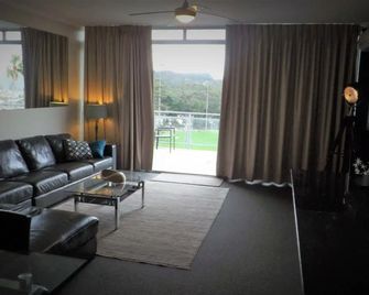 Avoca Palms Resort Apartments - Avoca Beach - Living room