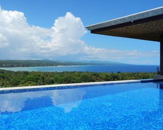 بوهول فانتاج ريزورت - بانجلاو - حوض السباحة