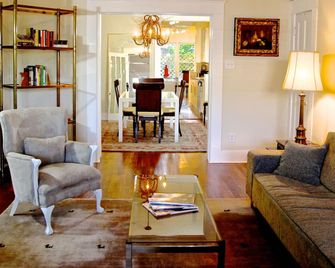 Refuge in the Heart of Montrose - יוסטון - סלון